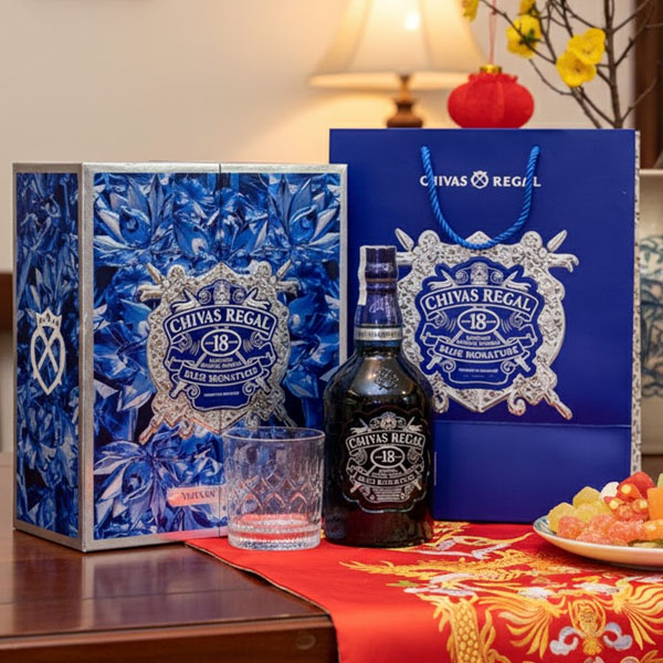 Chivas 18 năm Blue